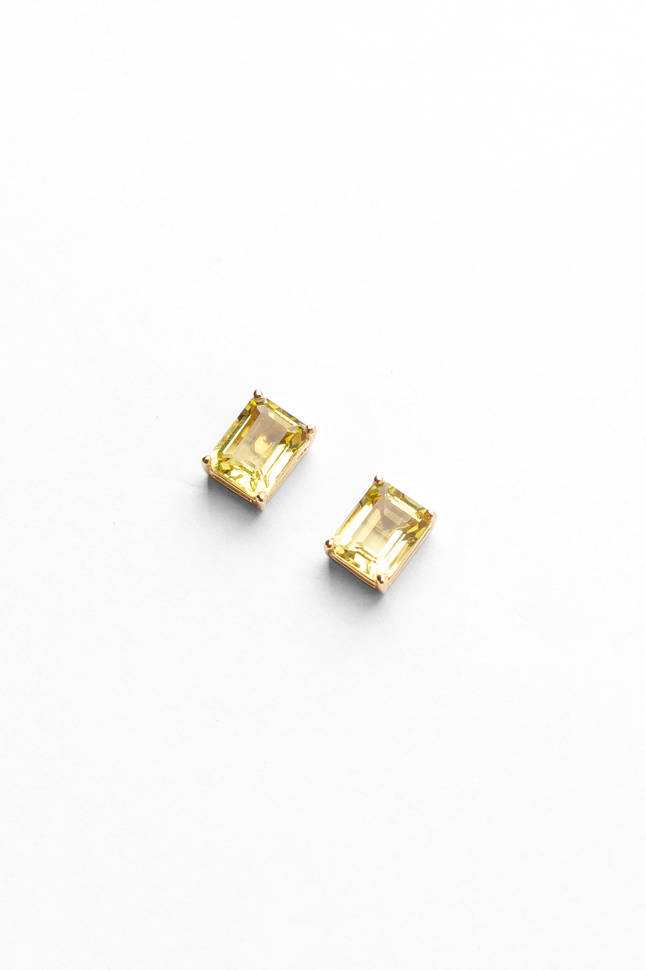 Brinco stone | retangular green gold