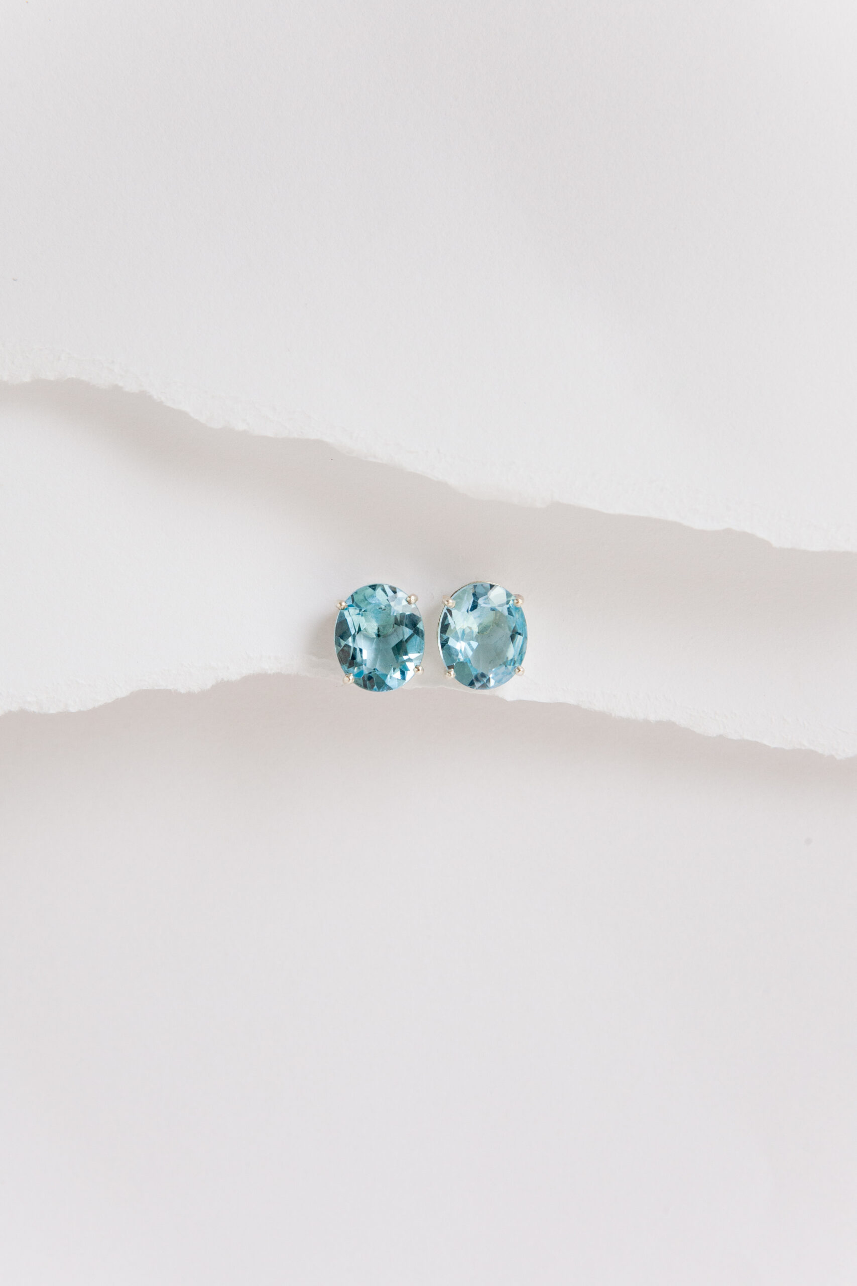 Brinco stone | oval topázio sky