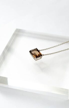 Colar stone | retangular quartzo fumê - Ródio branco